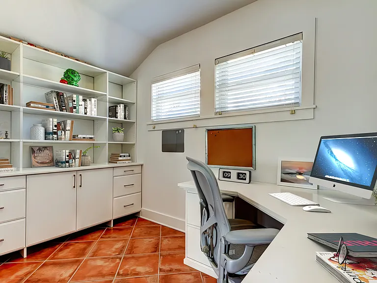 2605 Pass A Grille Way — Photo 19
