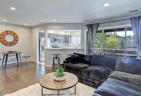 5th image of 7594 Lakeside Village Dr APT I