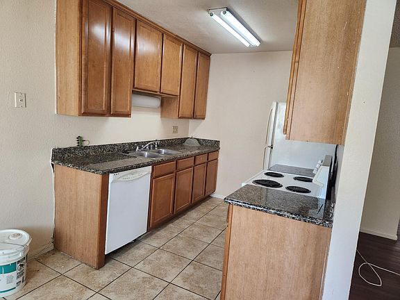 3rd image of 471 Ballantyne St Unit 51