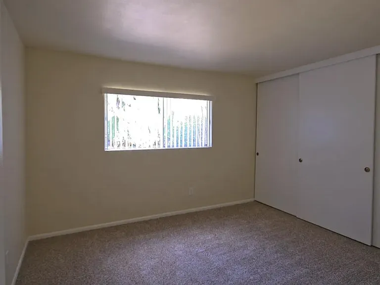 7131 Princess View Dr — Photo 11
