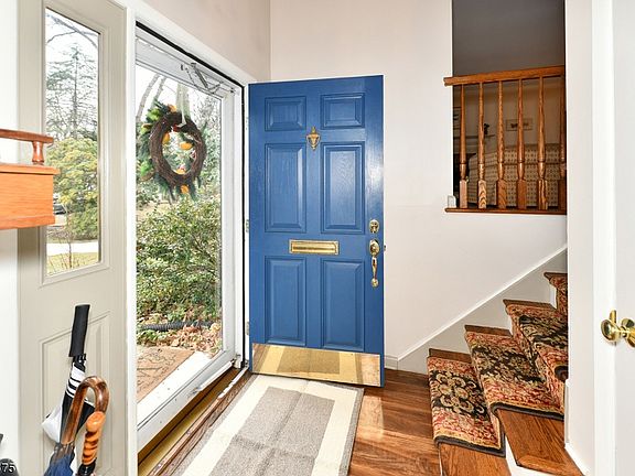 3rd image of 33 Garden St