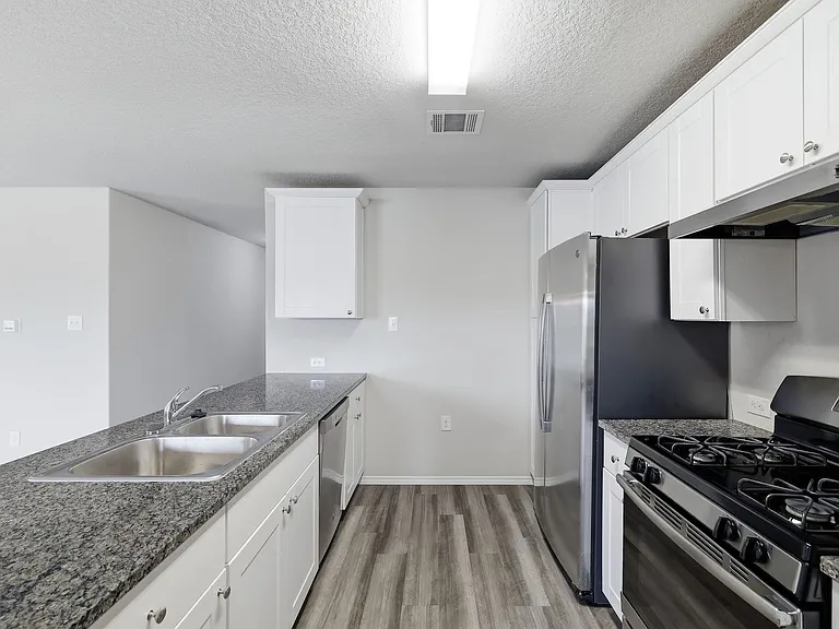 13755 Bradford Park — Photo 11