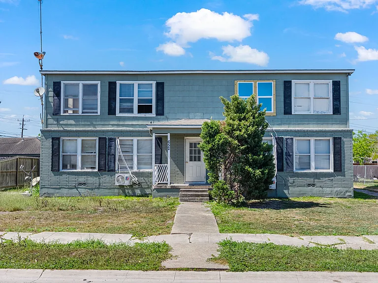 652 Robinson St #4 — Photo 8
