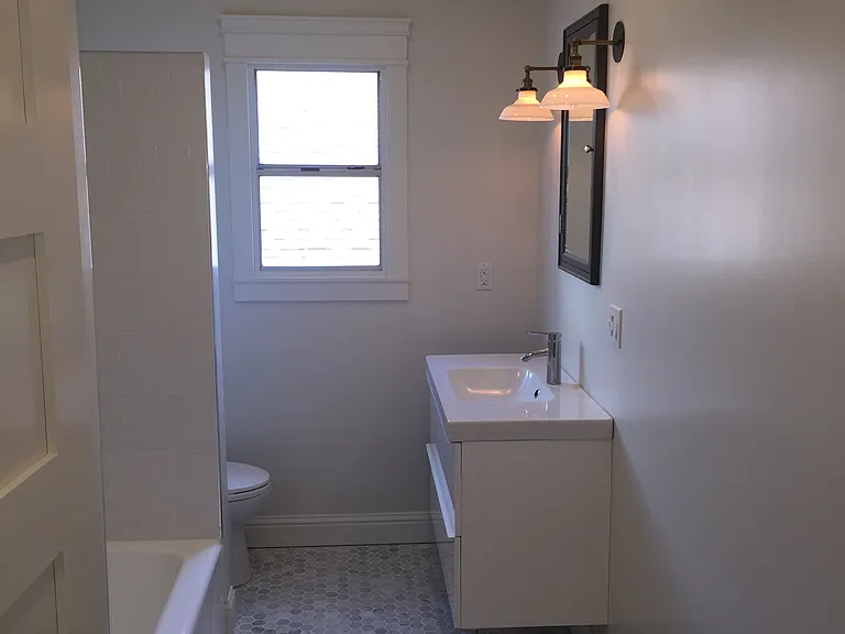 801 53rd St #5 — Photo 8