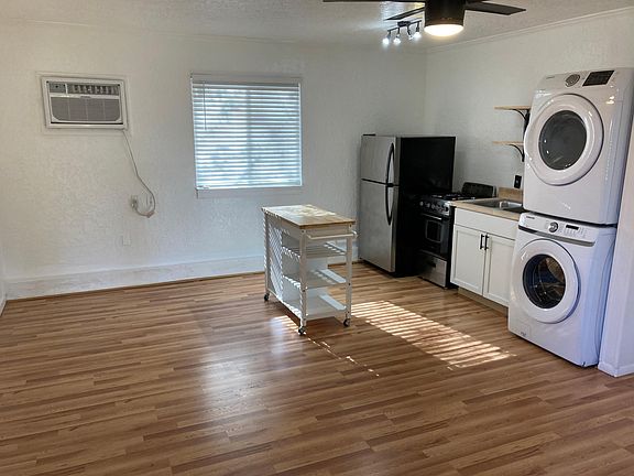 2nd image of 108 S Pittsburg Ave