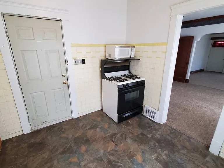 2760 E 122nd St Cleveland 44120 — Photo 16