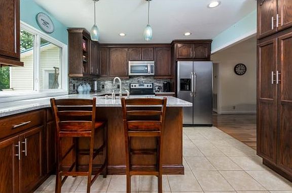 3rd image of 206 Vines Dr