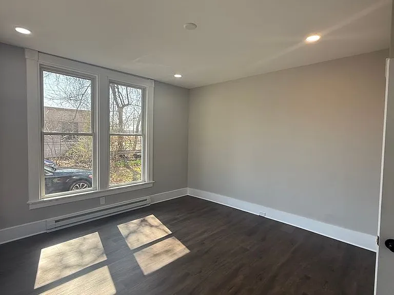200 Main St. - Red Pod — Photo 14