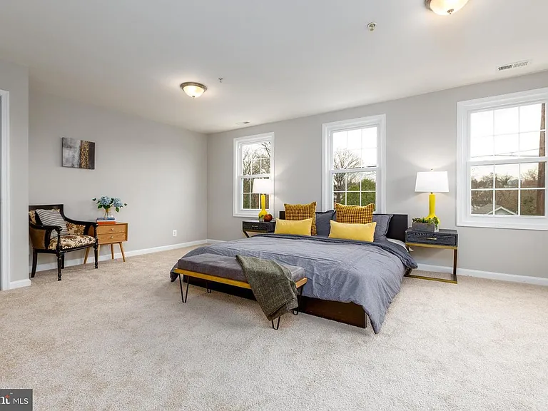 5044 Meade St NE — Photo 20