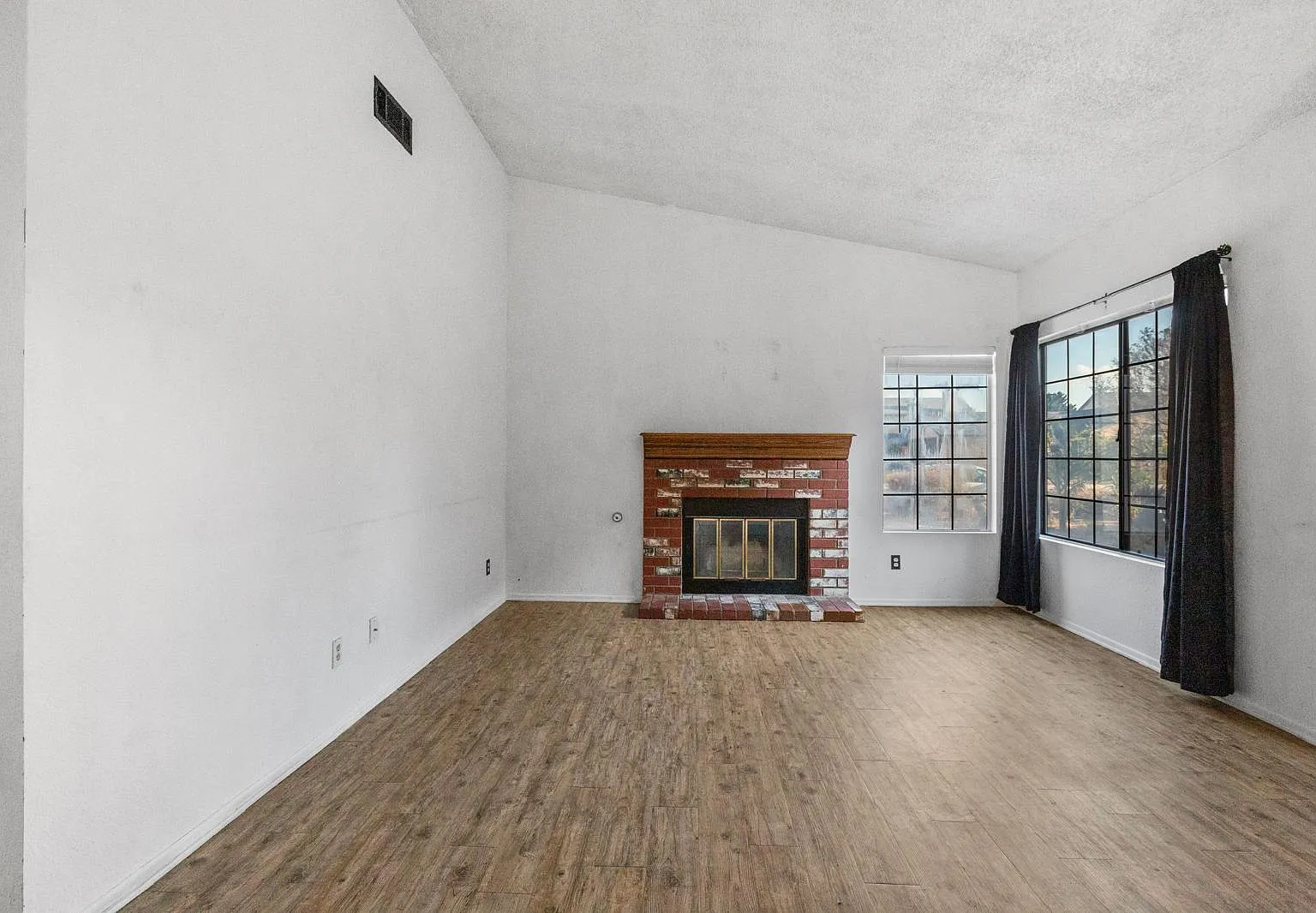 3 bed, 1304 sqft, $2,000 — Photo 4