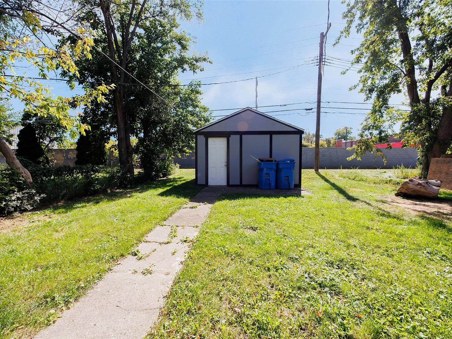 2 bed, 1.0 bath, 900 sqft, $1,200 — Photo 3