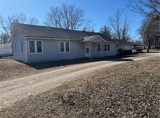 122 6th St, Oswego, KS 67356