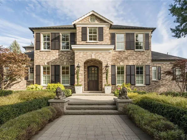 3085 Southdowne Rd, Oak Bay, BC V8R 6H3