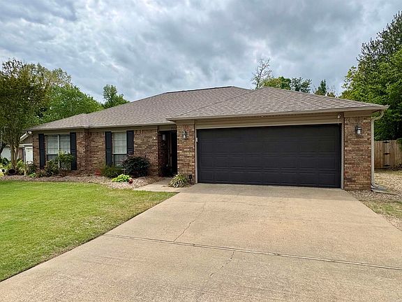 3rd image of 921 Fox Ridge Dr