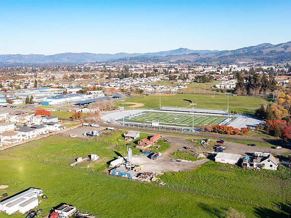 5th image of 671 Bellevue Avenue