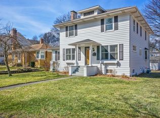 928 N Cross St, Wheaton, IL 60187
