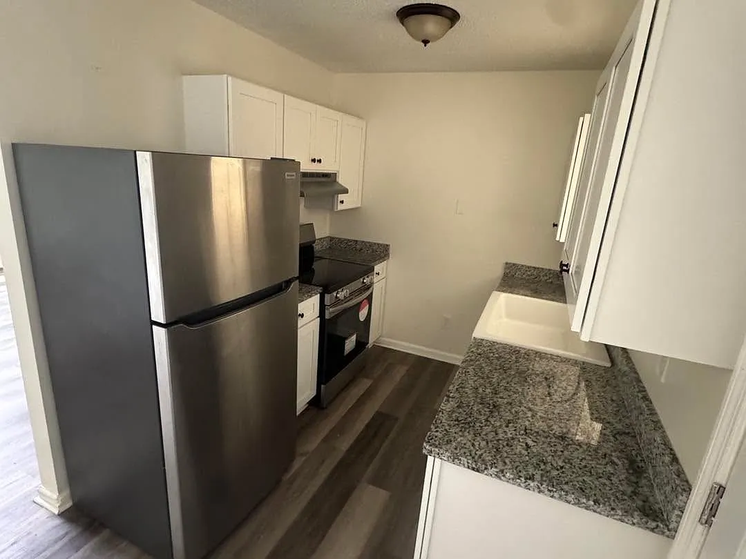 3 bed, $1,325 — Photo 4