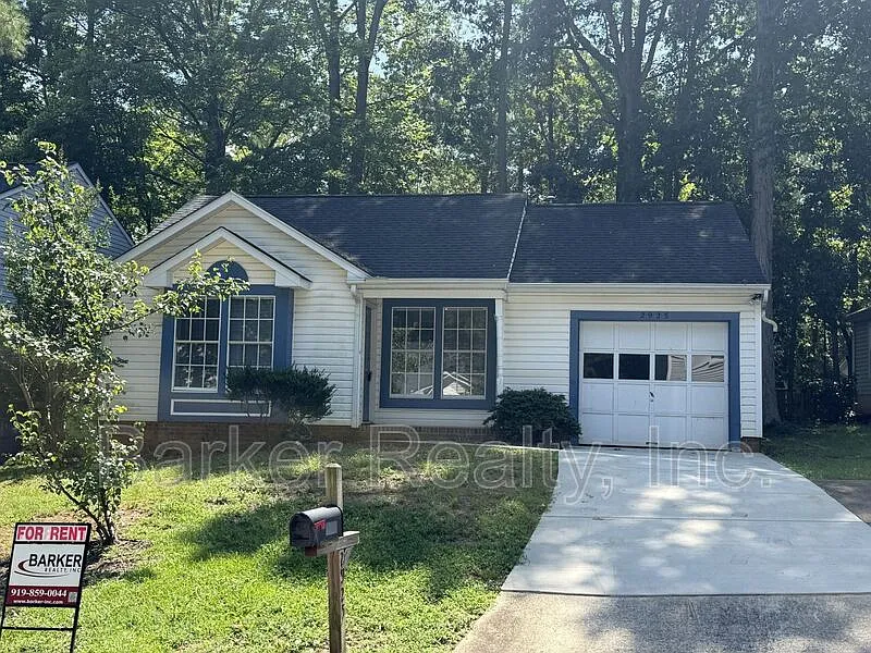 3 bed, 2.0 bath, 1172 sqft, $1,800 — Photo 1