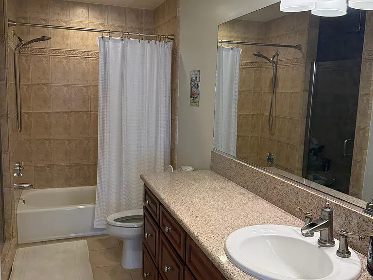 10130 Commerce Ave #7 — Photo 11