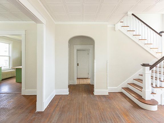 4th image of 224 Warwick Ln