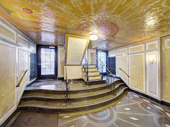 5th image of 226 E 12th St APT 6H