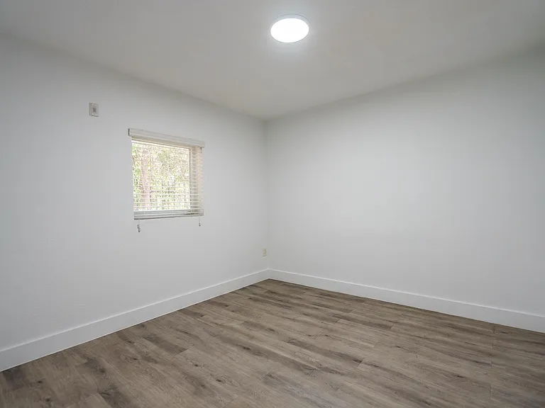 1950 NW 2nd Ct #6 — Photo 11