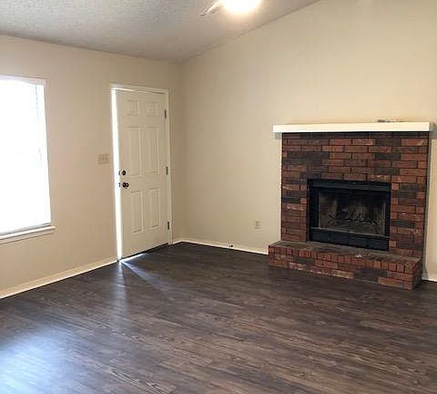 2nd image of 4069 N Cambray Dr