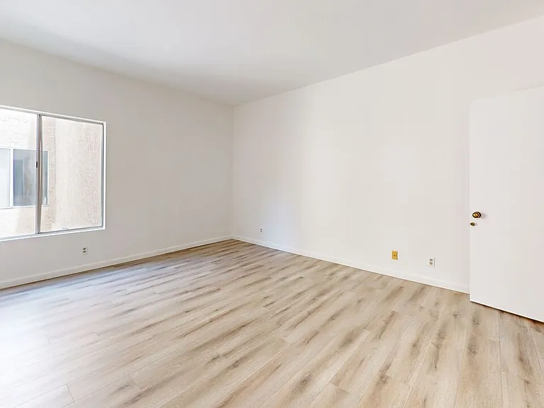 5135 Zelzah Ave #100 — Photo 16