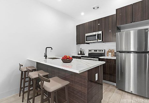 4th image of 368 Weirfield St #1GARDEN