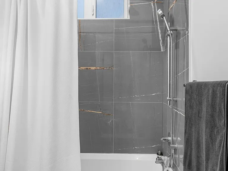 330 Maple Ave #BASEMENT — Photo 19