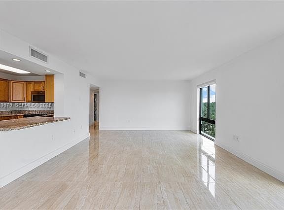 5th image of 1600 S Bayshore Ln APT 6A