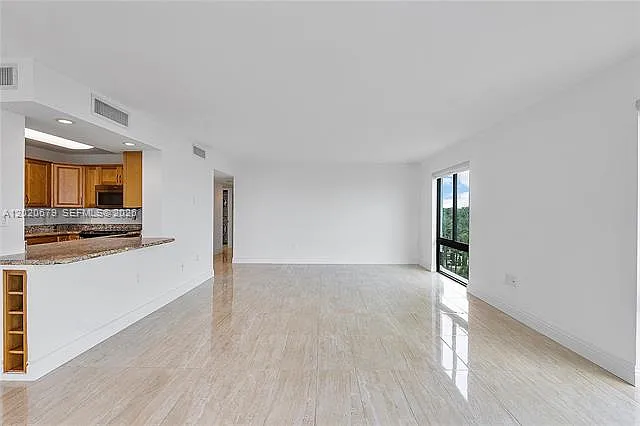 1600 S Bayshore Ln #6A — Photo 5