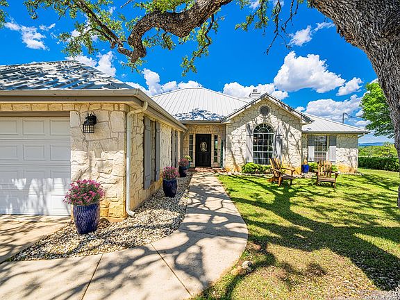 3rd image of 290 KNOLLWOOD CIR