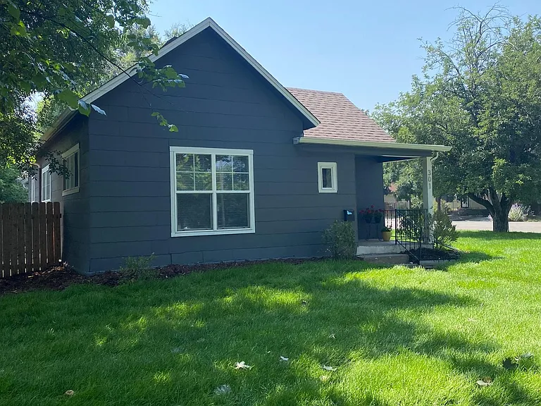301 Edwards St — Photo 1