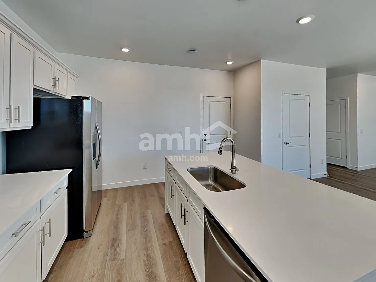 3 bed, 2.5 bath, 1891 sqft, $2,065 — Photo 3