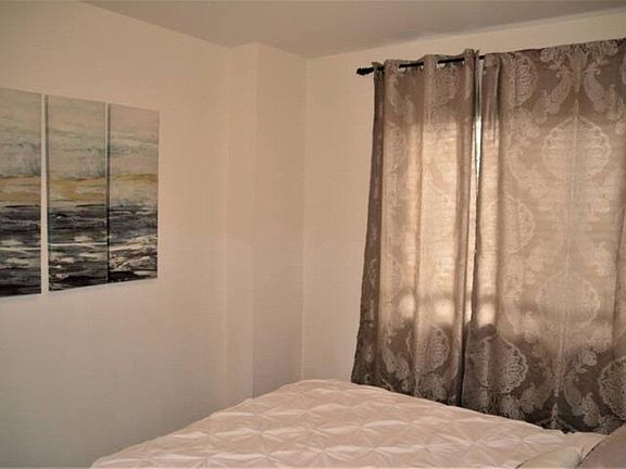 3rd image of 8685 Dogwood Cres