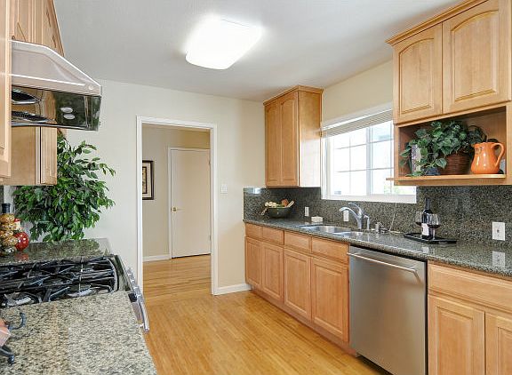 4th image of 1055 Merrimac Dr