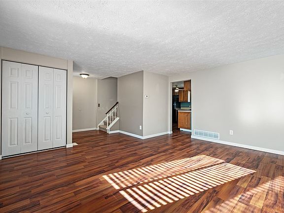 5th image of 4467 Laurel Oak Dr