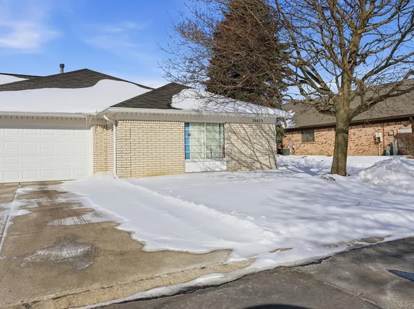 38673 Birch Meadow Dr, Clinton Township, MI 48036