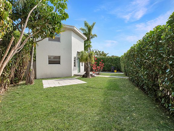 5th image of 943 York Street