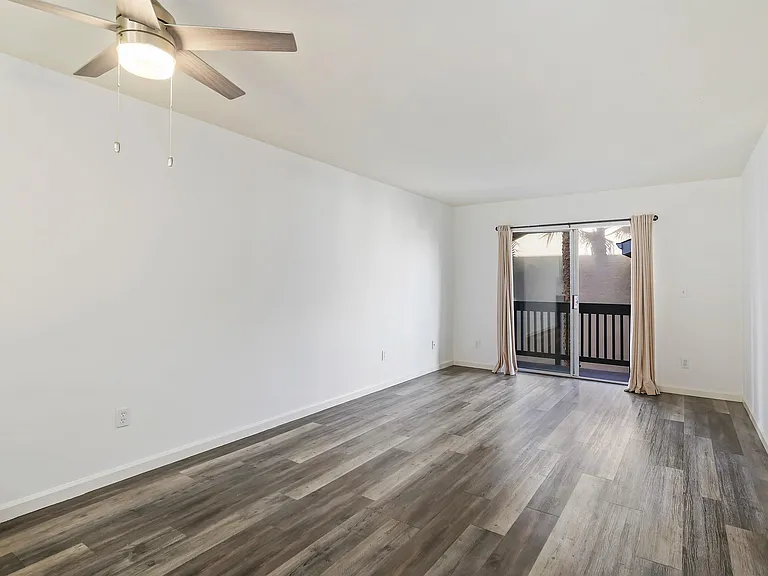 3849 Vineyard Ave #B — Photo 3