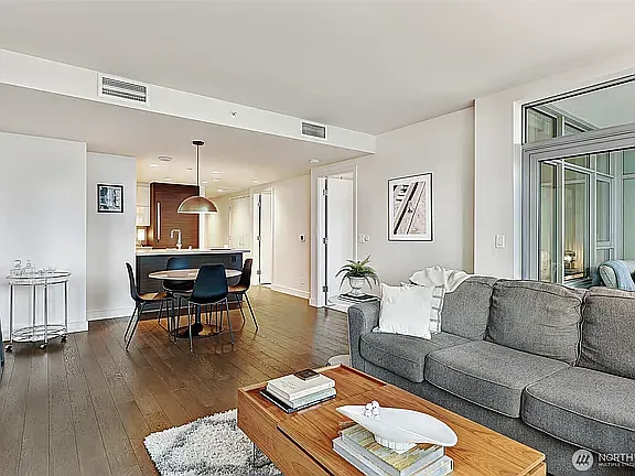 588 Bell St — Photo 4