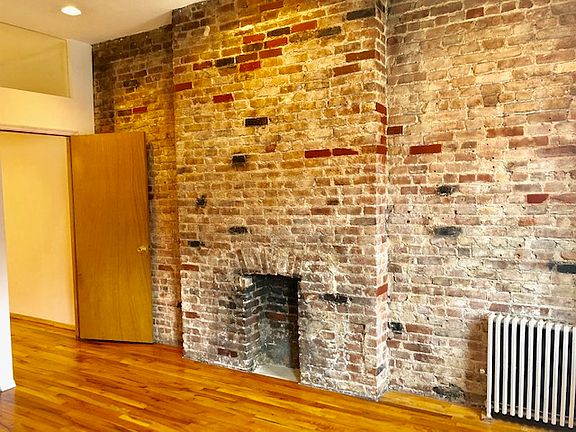 3rd image of 528 W 46th St APT 5W
