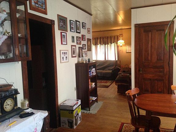 3rd image of 521 Ives St