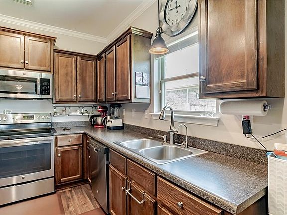 3rd image of 4959 Daniels Dr W