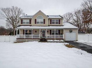 144 Wendy Dr, Holtsville, NY 11742
