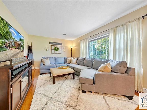 5th image of 420 Tanglewood Dr