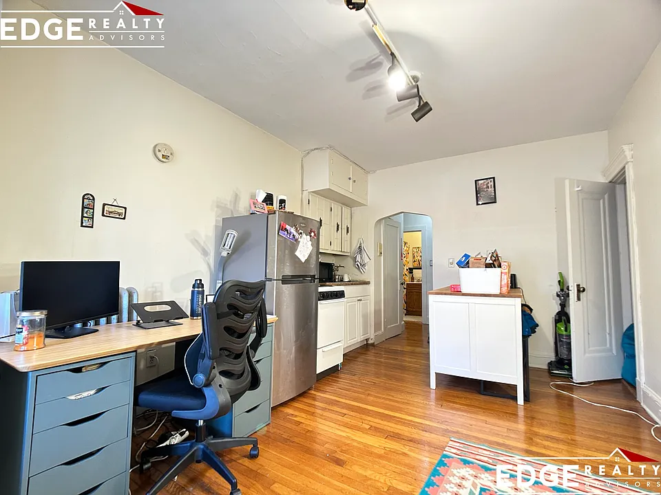 70 Strathmore Rd #11A