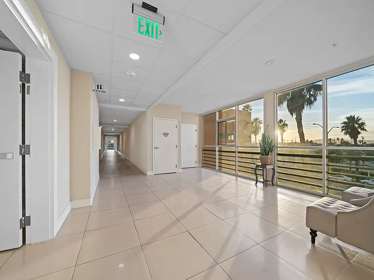 1598 Long Beach Blvd — Photo 18