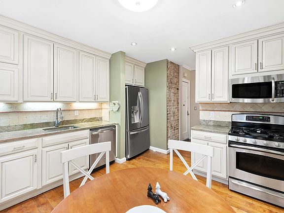 4th image of 222 E 82nd St #3AB